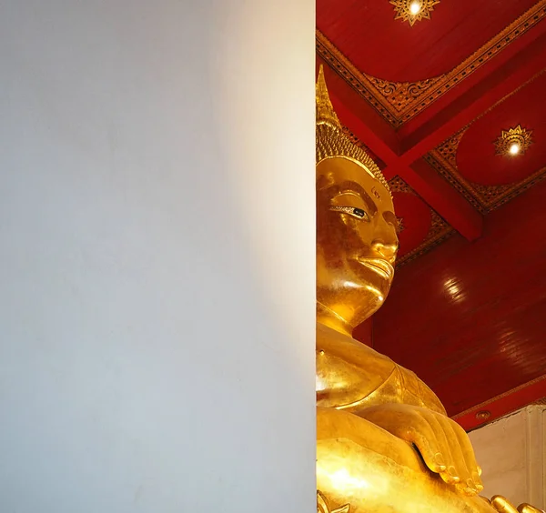 Goldene Buddha Statue Aus Nächster Nähe — Stockfoto