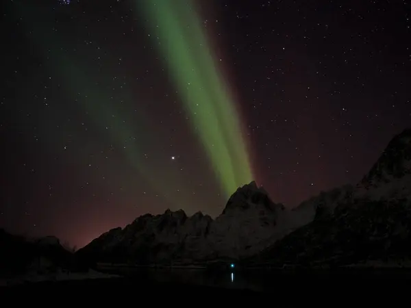 Aurora Borealis Norrsken Nordlys Natthimlen Ovanför Fjordar Kvaloya Arktiska Norge — Stockfoto