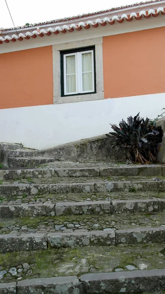 葡萄牙辛特拉的一些楼梯和一座旧建筑的细节 — 图库照片