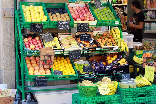 Fransa Daki Markette Meyve Standı — Stok fotoğraf