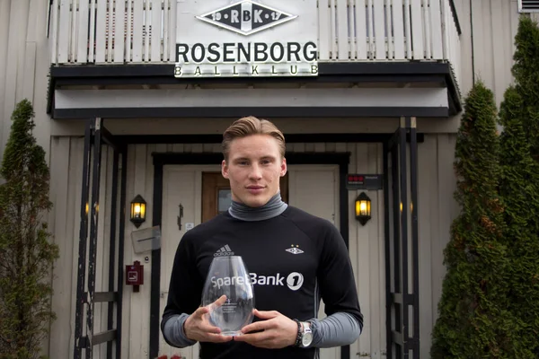罗森堡的Jonas Svensson被评为年度最佳球员 并获得2016年挪威Nettavisen奖 — 图库照片