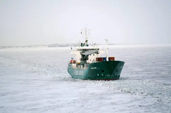 Aktik Kış Mevsiminde Yeşil Buz Doğada — Stok fotoğraf