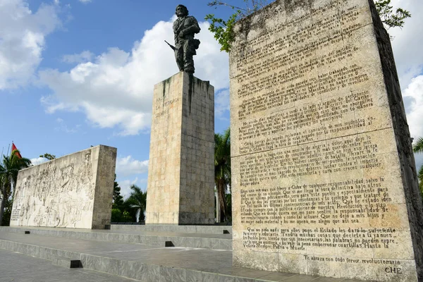 Άγαλμα Του Τσε Γκεβάρα Και Μαυσωλείο Στην Πλατεία Επανάσταση — Φωτογραφία Αρχείου