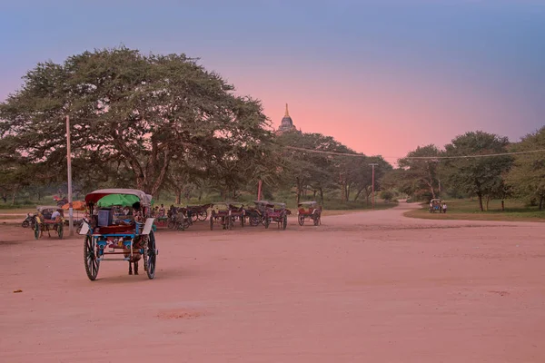 Horse Carts Dusty Road Temple Area Bagan Myanmar — Stock Photo, Image