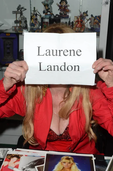 Laurene Landon Sucker Hearts Valentine Charity Red Dress Affair Fairground — Foto de Stock