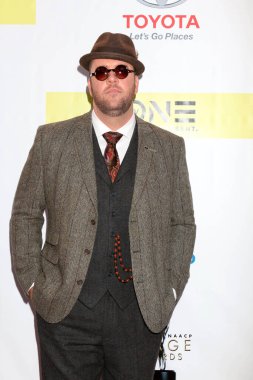 Chris Sullivanat 48. NAACP Resim Ödülleri Gelişi, Pasadena Konferans Merkezi, Pasadena, CA 02-11-17