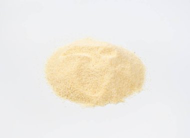 Beyaz arkaplanda beyaz yulaf ezmesi