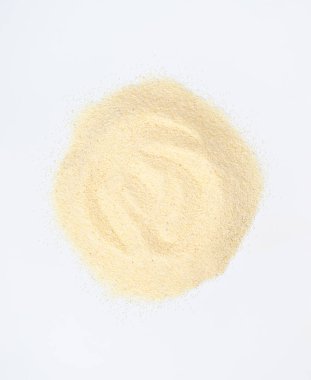 Beyaz arkaplanda beyaz yulaf ezmesi