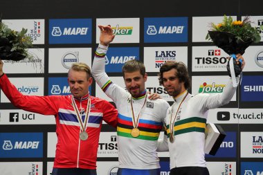 Sykkel-VM 'nin kazananları: Alexander KRISTOFF (NOR) Gümüş Madalya, Peter SAGAN (SVK) Altın Madalya, Michael MATtheWS (AUS) Bronz Madalya. 90. Cadde Dünya Şampiyonası 2017, Erkekler Seçkin Yol Yarışı, 16 - 24 Eylül 2017.