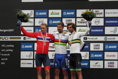 Sykkel-VM 'nin kazananları: Alexander KRISTOFF (NOR) Gümüş Madalya, Peter SAGAN (SVK) Altın Madalya, Michael MATtheWS (AUS) Bronz Madalya. 90. Cadde Dünya Şampiyonası 2017, Erkekler Seçkin Yol Yarışı, 16 - 24 Eylül 2017.