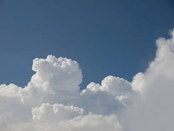 自然和天气中的云彩 — 图库照片