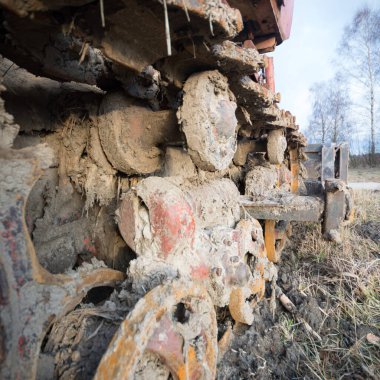 Kazıcı ve kazıcı soyutlama alanı üzerinde çalışıyor 