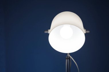 Modern okuma lambası, görüntüyü kapat