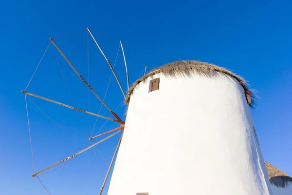 Tradycyjny Wiatrak Mykonos Błękitne Niebo — Zdjęcie stockowe