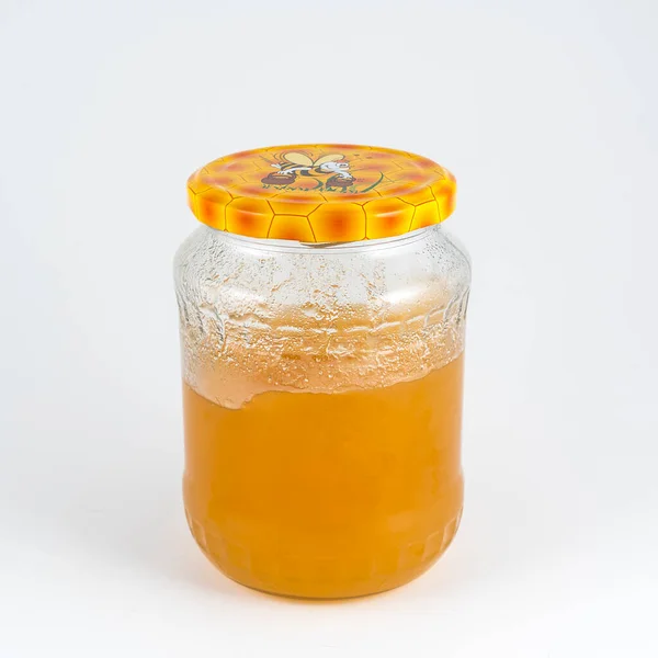白色背景的蜂蜜罐 — 图库照片
