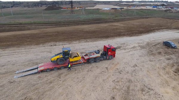 Строительство дорог и транспортных трубопроводов. Строительство участка. Строительная техника