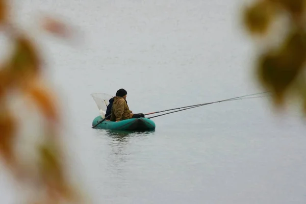 Рыбалка Лодке Озере — стоковое фото