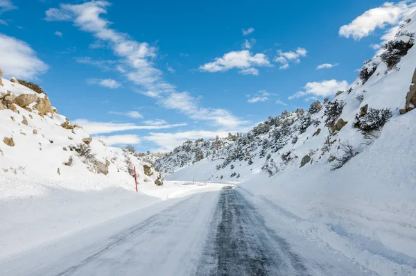 カリフォルニア州インヨー郡の凍結道路 — ストック写真