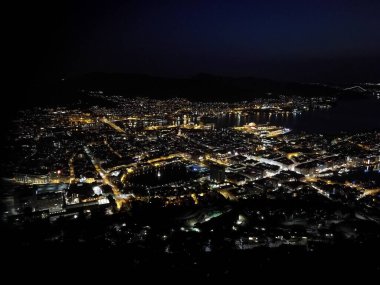 Bergen arkaplan görünümünden ışıklar