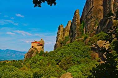 Yunanistan 'daki Meteora manastırının güzel ve manzaralı manzarası.