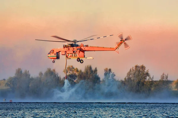 Air Crane Fighting Extreme Bush Fires — Stock Photo, Image