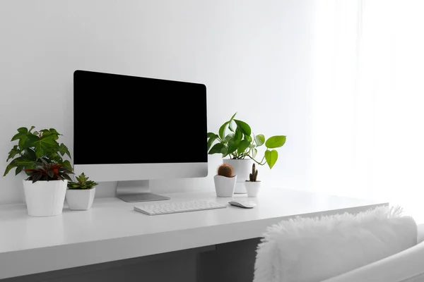 White Modern Desktop Close — Foto de Stock