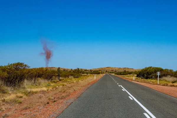 Dust Devil Dark Road Leading Red Sanded Australian Landscape Karijini — Stock Photo, Image