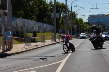 Minsk, Beyaz Rusya - 25 Haziran 2019: Belarus Kiryienka bisikletçisi 25 Haziran 2019'da Minsk, Beyaz Rusya'da düzenlenen 2.