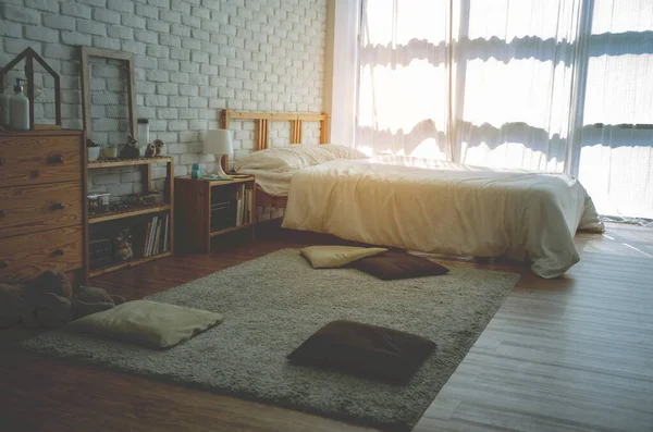 Yatak Odası Beyaz Yatak — Stok fotoğraf