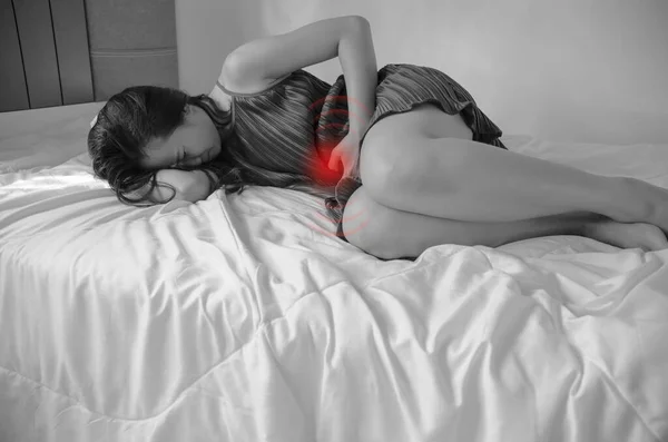 Mujer Enferma Con Dolor Cama —  Fotos de Stock