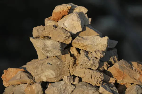 Handgemaakte Stapel Stenen Bergen Tijdens Zonsondergang Van Dichtbij Bekeken — Stockfoto
