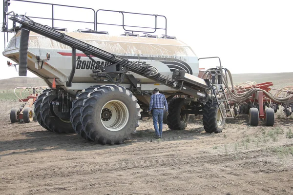 Swift Current Canada May 2019 Caterpillar Tractor Bourgault Air Drill — 图库照片