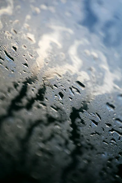 Tetesan Air Berwarna Warni Makro Tetesan Pada Jendela Menakjubkan Latar — Stok Foto