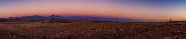 Eén Silouette Die Een Foto Neemt Van Ongelooflijke Zonsondergang Atacama — Stockfoto