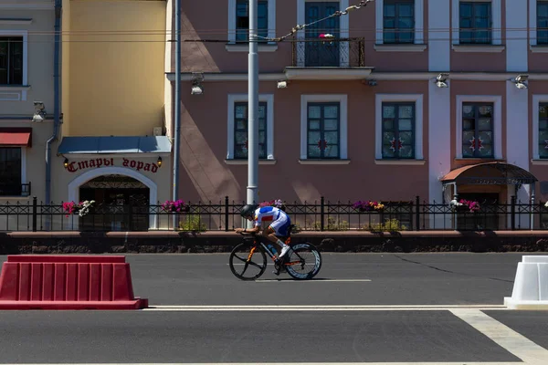 明斯克 白俄罗斯 2019年6月25日 来自摩尔多瓦的自行车选手参加2019年6月25日在白俄罗斯明斯克举行的第二届欧洲运动会男子分站个人赛 — 图库照片