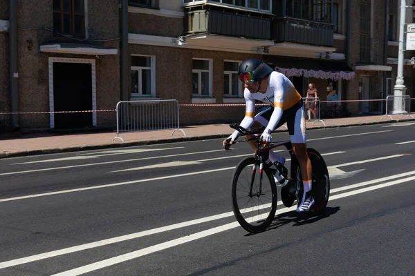 ミンスク ベラルーシ 2019年6月25日 キプロスからのサイクリストは 2019年6月25日にベラルーシのミンスクで開催される第2回欧州競技大会で男子スプリットスタート個人レースに参加します — ストック写真