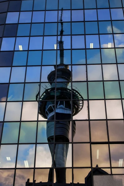 Reflection Sky Tower — Stock Photo, Image