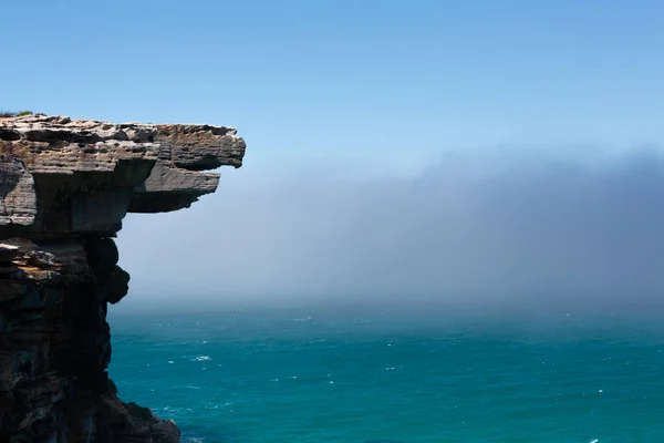 イーグルロックと神秘的な海の霧 — ストック写真