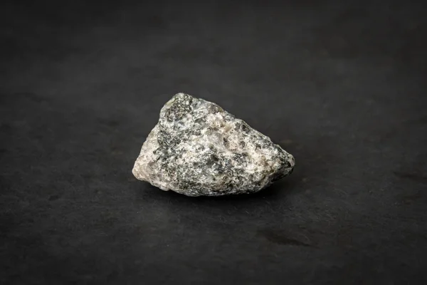 Klein Stukje Van Hardste Soort Granieten Bed Rock Met Zijn — Stockfoto