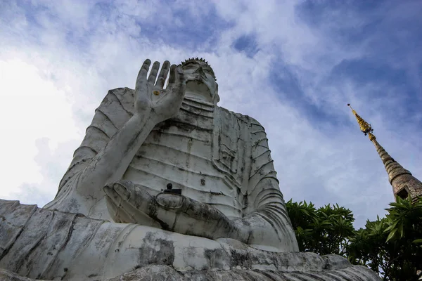 Buda Tailândia Contra Céu — Fotografia de Stock