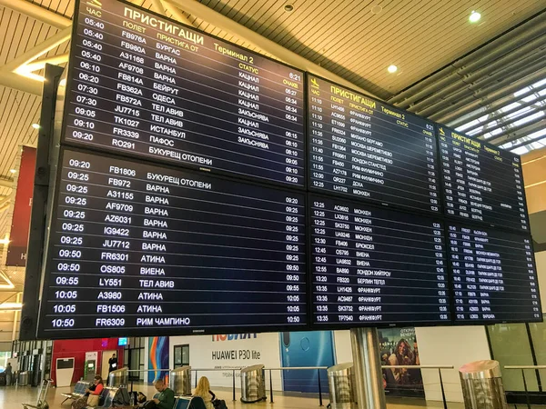 保加利亚索菲亚 2019年7月15日 乘客在索菲亚机场2号航站楼行走 Ead是保加利亚最大国际机场的领有执照的机场经营者 — 图库照片