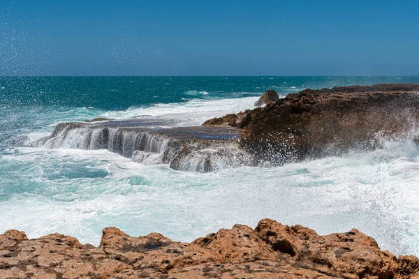 Rough Ακτή Γραμμή Κύμα Ψεκασμού Quobba Blow Holes Δυτική Αυστραλία — Φωτογραφία Αρχείου