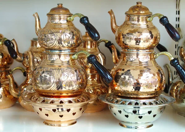 铜茶壶和萨莫瓦尔 — 图库照片