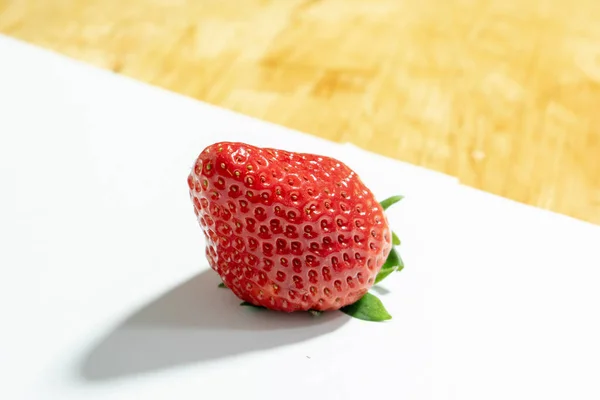 白を基調としたイチゴ — ストック写真