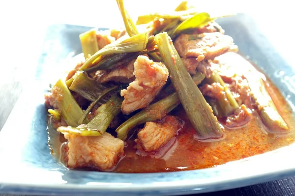 Roer Gebakken Varkensvlees Thaise Ochtend Glorie Met Rode Curry — Stockfoto
