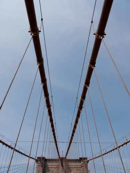 布鲁克林大桥纽约和蓝天 — 图库照片