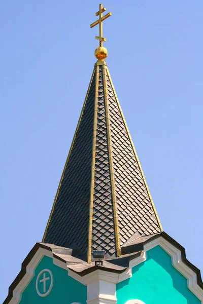 十字架を持つ正教会のドームの上部 — ストック写真
