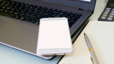 Akıllı telefon ve dizüstü bilgisayar, hisse senedi alım-satımı ön x kavramı 