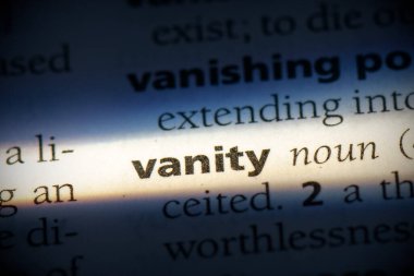 Sözlükte vurgulanmış kibir sözcüğü, görünümü kapat