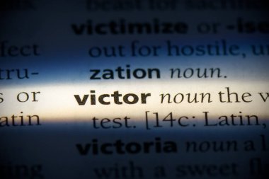 Sözlükte vurgulanmış muzaffer kelime, görünümü kapat